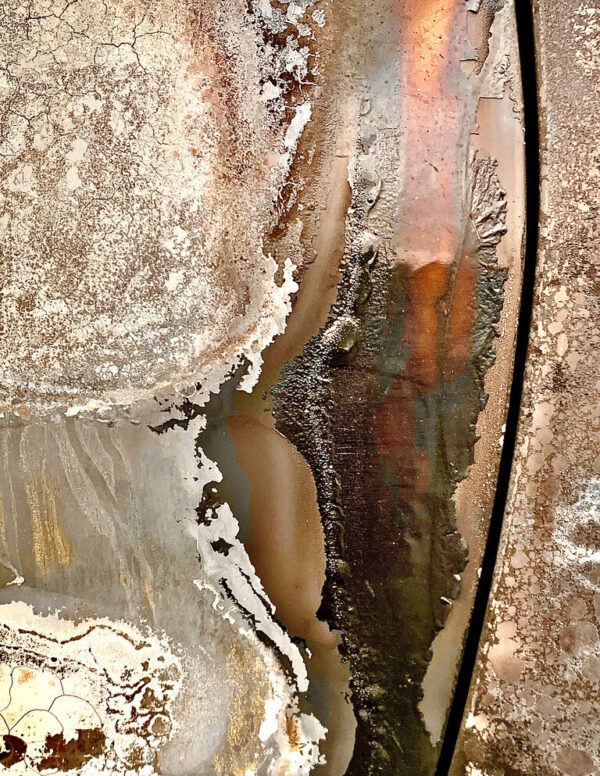 photo d'art abstraite, corrosion, effet de feu sur métal, matière, couleurs automnales.