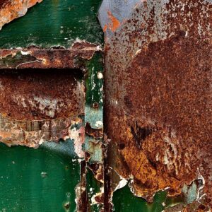 sculpture de métal, photo d'art abstraite, vert et brun dominant, corrosion.